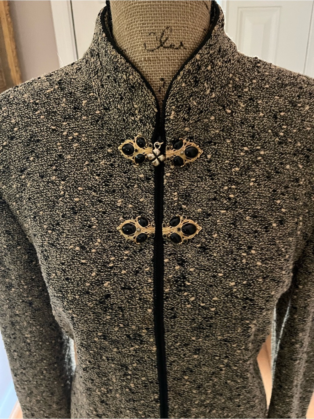St John Couture Tweed Boucle skirt suit.  Size 12 - Picture 3 of 7